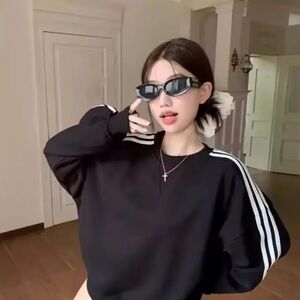 Black Women’s Stripe-Shoulder Pullover Sweatshirt